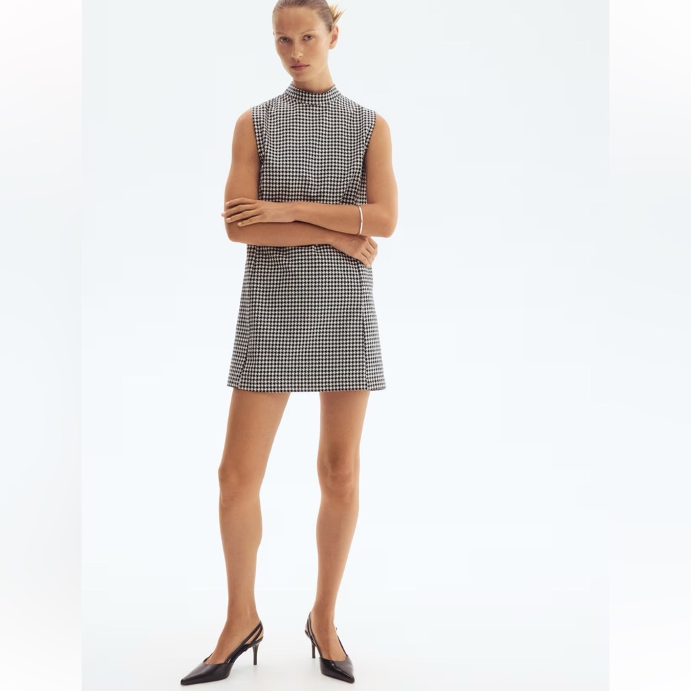 H&M Sleeveless Black and White Shift Houndstooth Dress